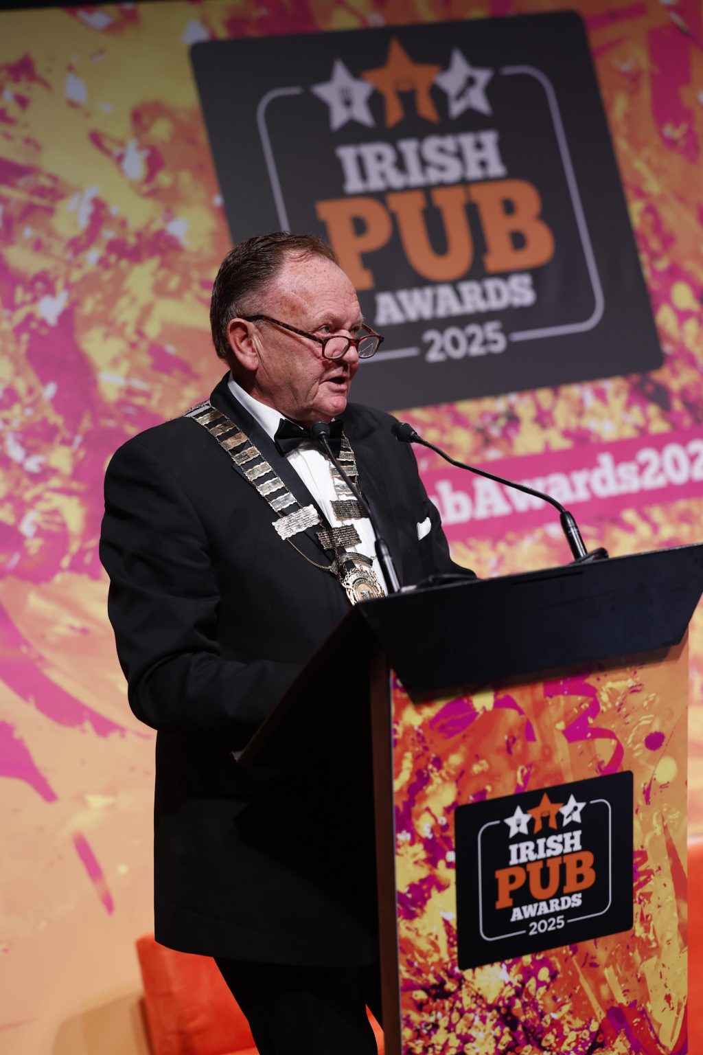 Tom Cleary, LVA Chair addresses Irish Pub Awards 2025